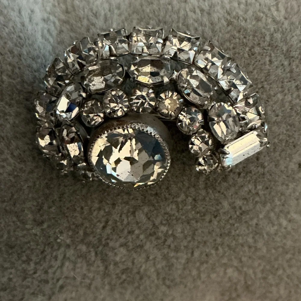 Clear Rhinestone Vintage 1940’s or 1950’s Rhodium Plated Brooch